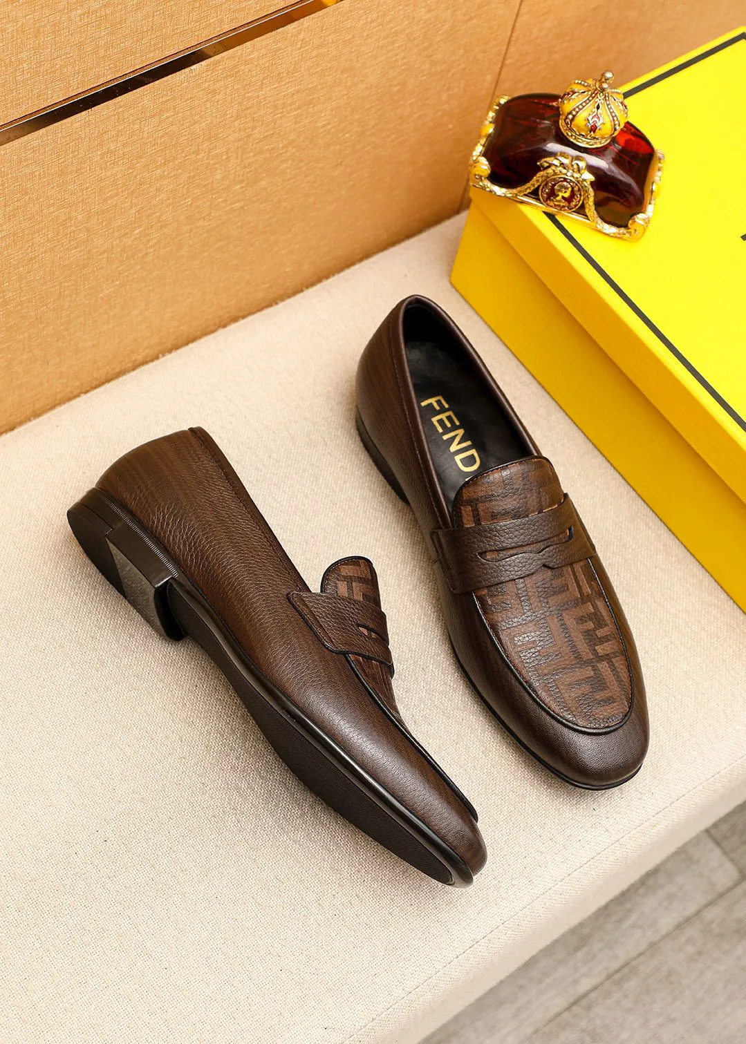 Men's shoes 💰442 💐 Product trademark: FENDI [Fendi] casual leather shoes Regular size: 38-44 (45🉑️customized) Product materials: Selected imported first-layer calfskin upper, imported cowhide leather lining. Strong three-dimensional visual effect, rubber outsole Color: 1⃣️color optional
